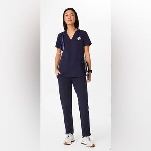 FIGS Casma 3 Pocket Scrub Top In Navy